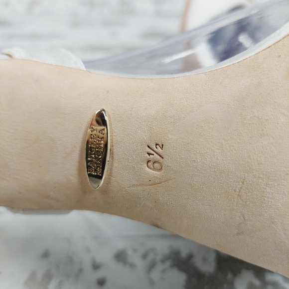 New Badgley Mischka Nixie White Charm Heeled Sandal H658 - Picture 11 of 14